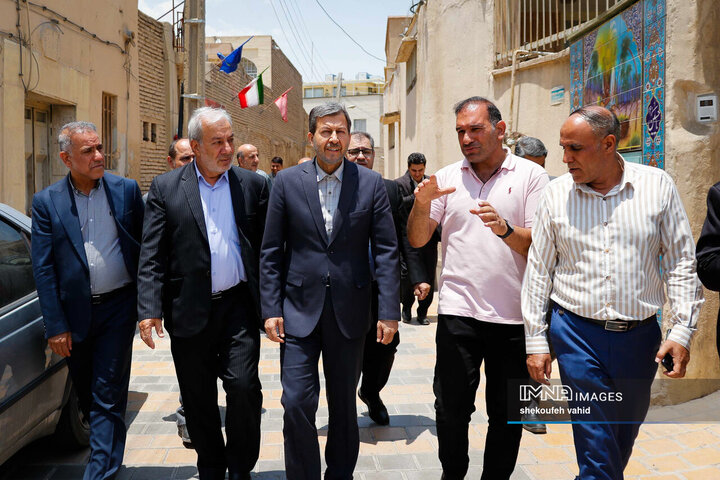 بازدید استاندار اصفهان از مسجد جامع