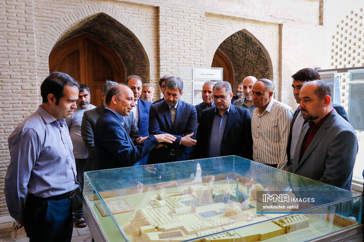 بازدید استاندار اصفهان از مسجد جامع