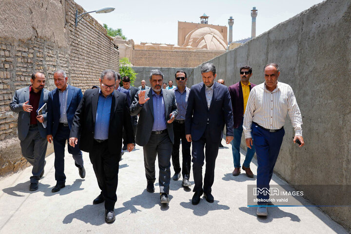 بازدید استاندار اصفهان از مسجد جامع