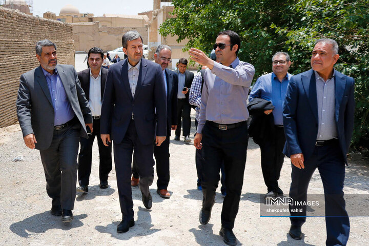 بازدید استاندار اصفهان از مسجد جامع