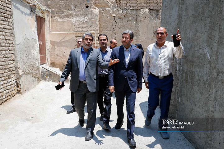 بازدید استاندار اصفهان از مسجد جامع