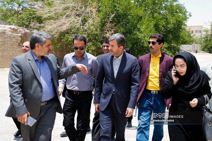 بازدید استاندار اصفهان از مسجد جامع