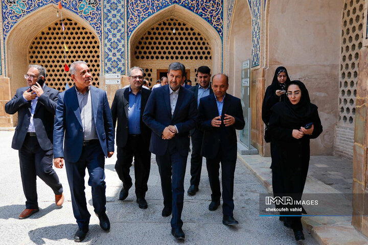 بازدید استاندار اصفهان از مسجد جامع