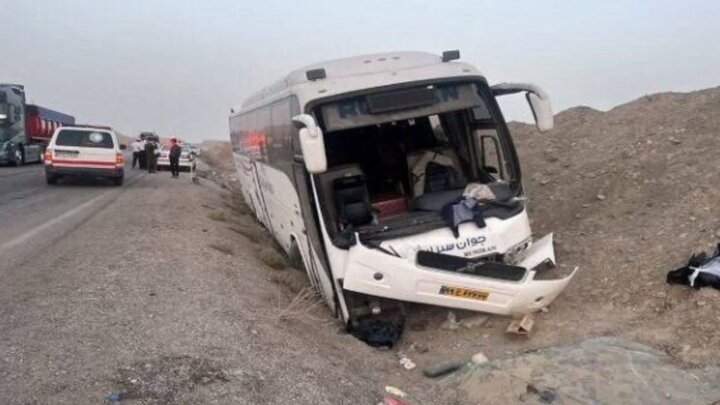 واژگونی اتوبوس در محور آذرشهر - ایلخچی با ۱۲ مصدوم