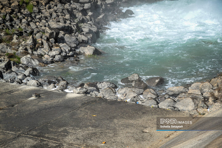 آب، به تالاب تشنه بختگان رسید