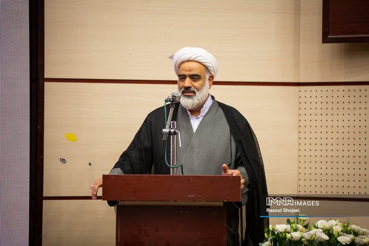 خادمیاری یک فناوری اجتماعی مبتنی بر کنش کم و کشش زیاد است