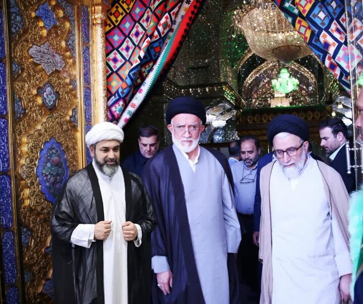 حضور وزیر اطلاعات در حرم سیدعلاءالدین حسین(ع) شیراز