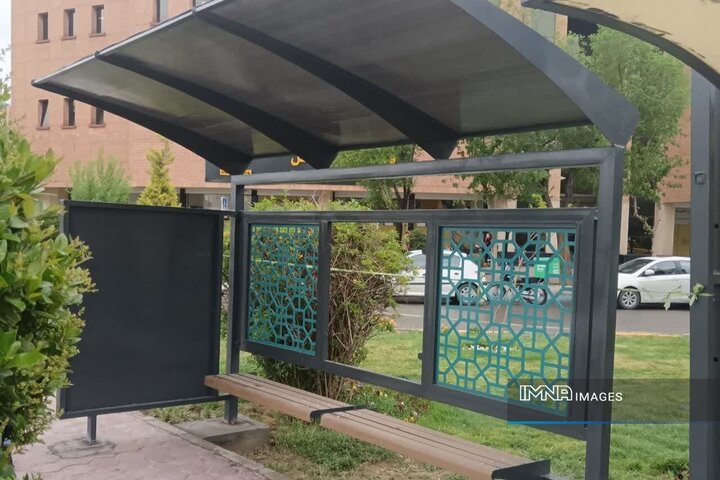 نوسازی سایبان‌های ایستگاه اتوبوس در شهرداری منطقه یک اصفهان
