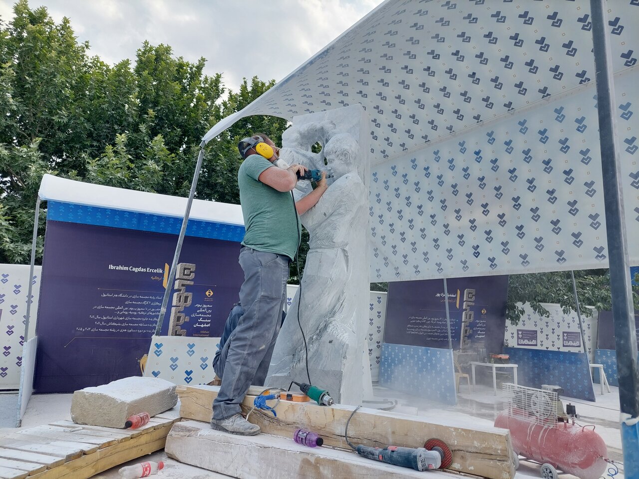 اینجا از دل خاموشی سنگ، زیبایی برمی‌خیزد