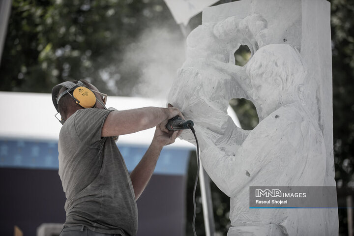 نخستین سمپوزیوم بین‌المللی مجسمه‌سازی سنگ در اصفهان