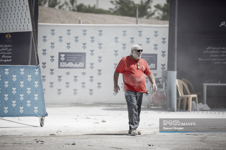 نخستین سمپوزیوم بین‌المللی مجسمه‌سازی سنگ در اصفهان