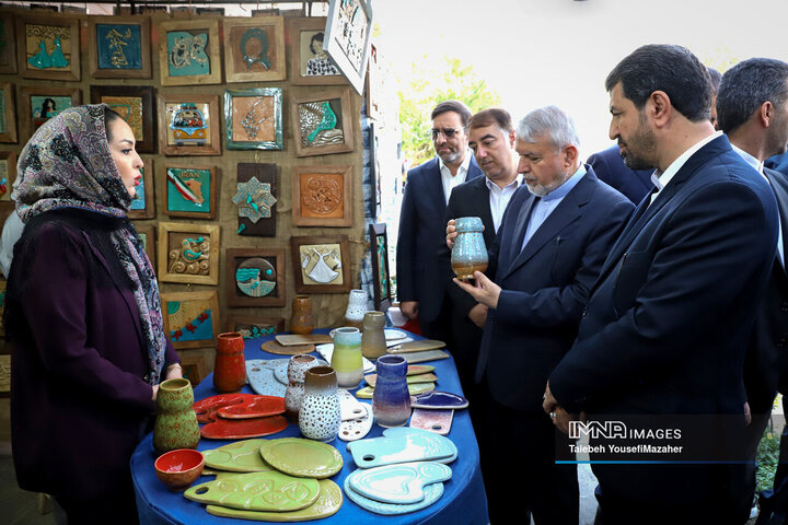 ادای احترام نمایندگان کشورهای عضو اکو به مقام ابوعلی سینا