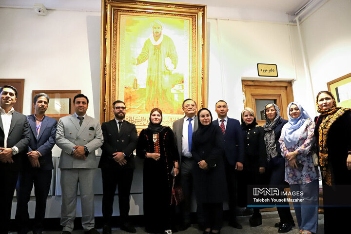 ادای احترام نمایندگان کشورهای عضو اکو به مقام ابوعلی سینا