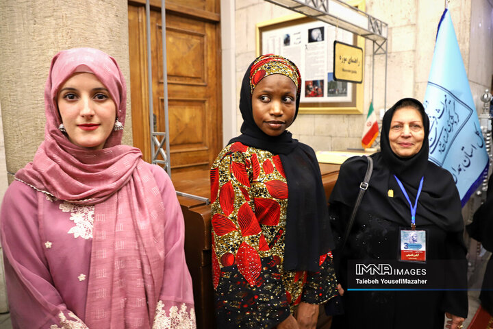 ادای احترام نمایندگان کشورهای عضو اکو به مقام ابوعلی سینا