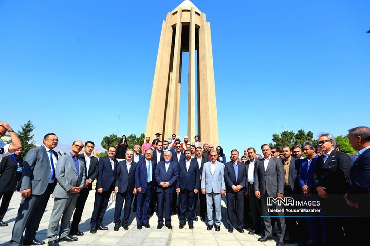 ادای احترام نمایندگان کشورهای عضو اکو به مقام ابوعلی سینا