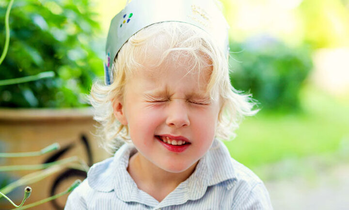 تیک‌های عصبی؛ از تعریف تا علت بروز و عوامل تشدیدکننده