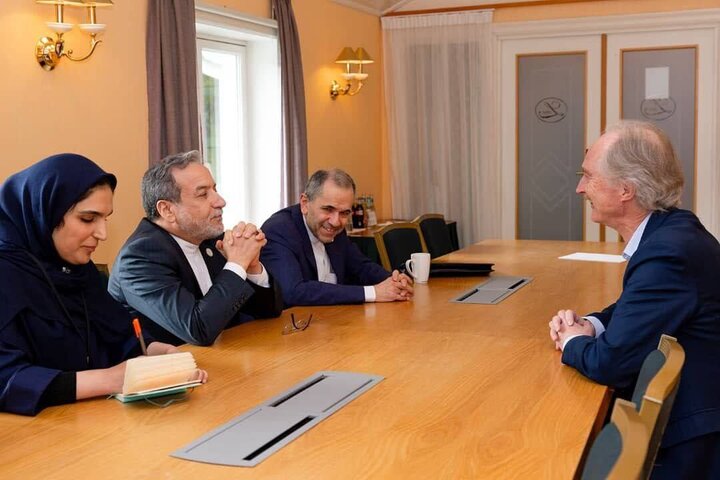 دیدار وزیر امور خارجه با رئیس بنیاد صلح ساساکاوا ژاپن