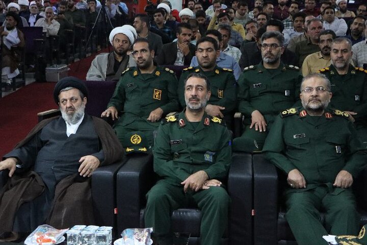 راهکار مقابله با توطئه های فرهنگی دشمن استفاده از توان جوانان است