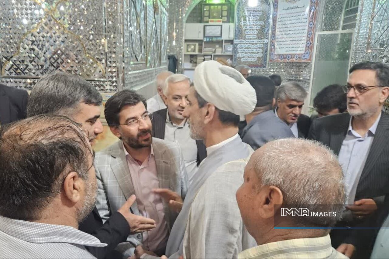 برگزاری میز خدمت با حضور رئیس کل دادگستری استان اصفهان در امامزاده کرار (ع)