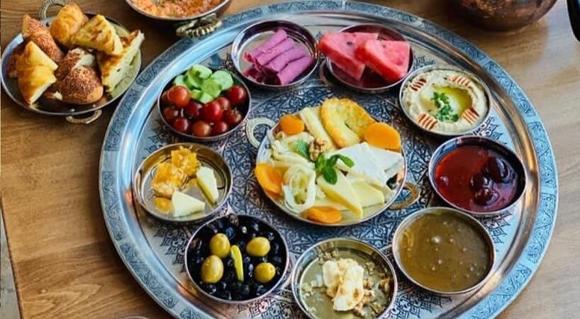 برای سفر خانوادگی دبی بریم یا استانبول؟