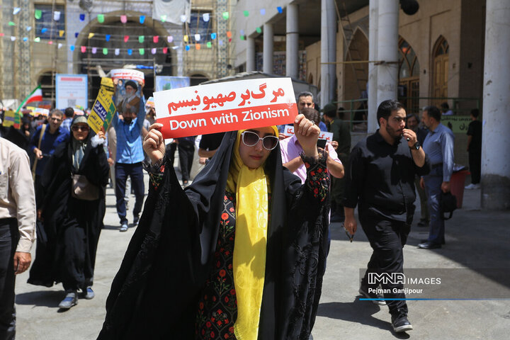 راهپیمایی نمازگزاران اصفهانی در محکومیت تجاوز رژیم صهیونیستی به کشور