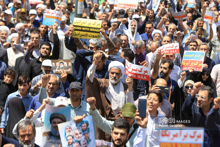 راهپیمایی نمازگزاران اصفهانی در محکومیت تجاوز رژیم صهیونیستی به کشور