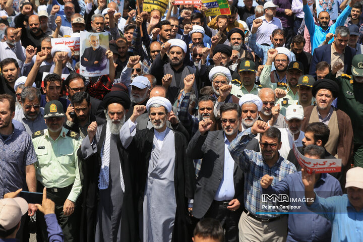 راهپیمایی نمازگزاران اصفهانی در محکومیت تجاوز رژیم صهیونیستی به کشور