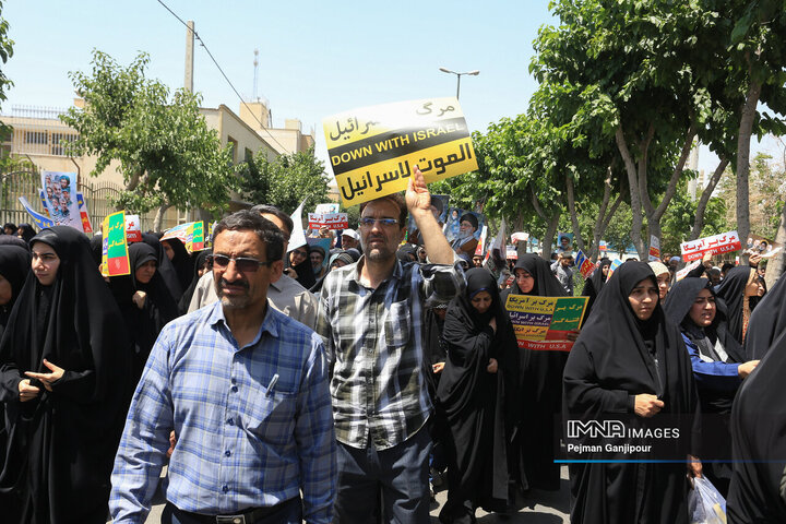 راهپیمایی نمازگزاران اصفهانی در محکومیت تجاوز رژیم صهیونیستی به کشور