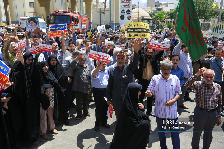 راهپیمایی نمازگزاران اصفهانی در محکومیت تجاوز رژیم صهیونیستی به کشور