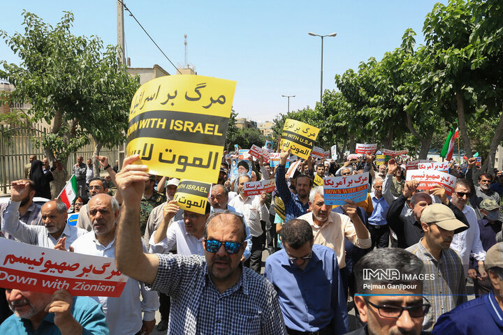 راهپیمایی نمازگزاران اصفهانی در محکومیت تجاوز رژیم صهیونیستی به کشور