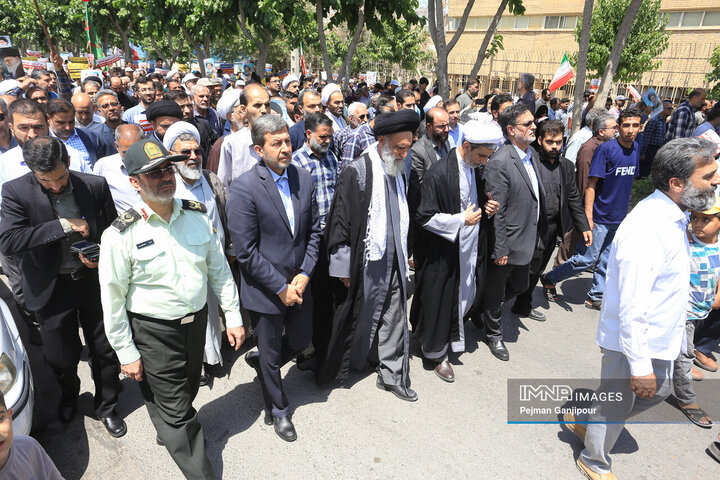 راهپیمایی نمازگزاران اصفهانی در محکومیت تجاوز رژیم صهیونیستی به کشور