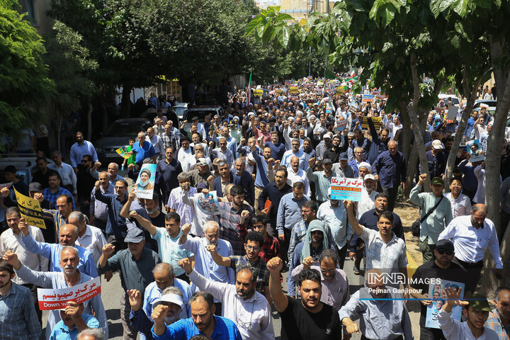 راهپیمایی نمازگزاران اصفهانی در محکومیت تجاوز رژیم صهیونیستی به کشور
