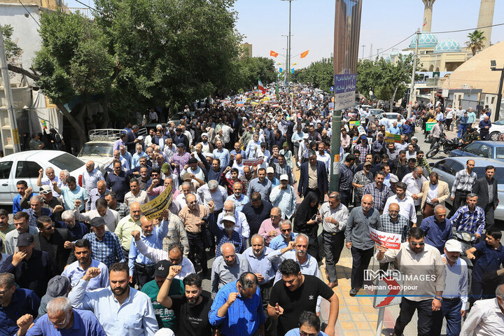 راهپیمایی نمازگزاران اصفهانی در محکومیت تجاوز رژیم صهیونیستی به کشور