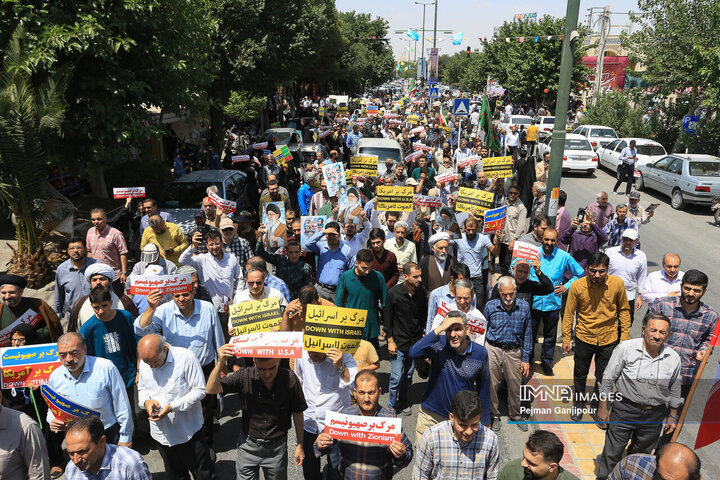 راهپیمایی نمازگزاران اصفهانی در محکومیت تجاوز رژیم صهیونیستی به کشور