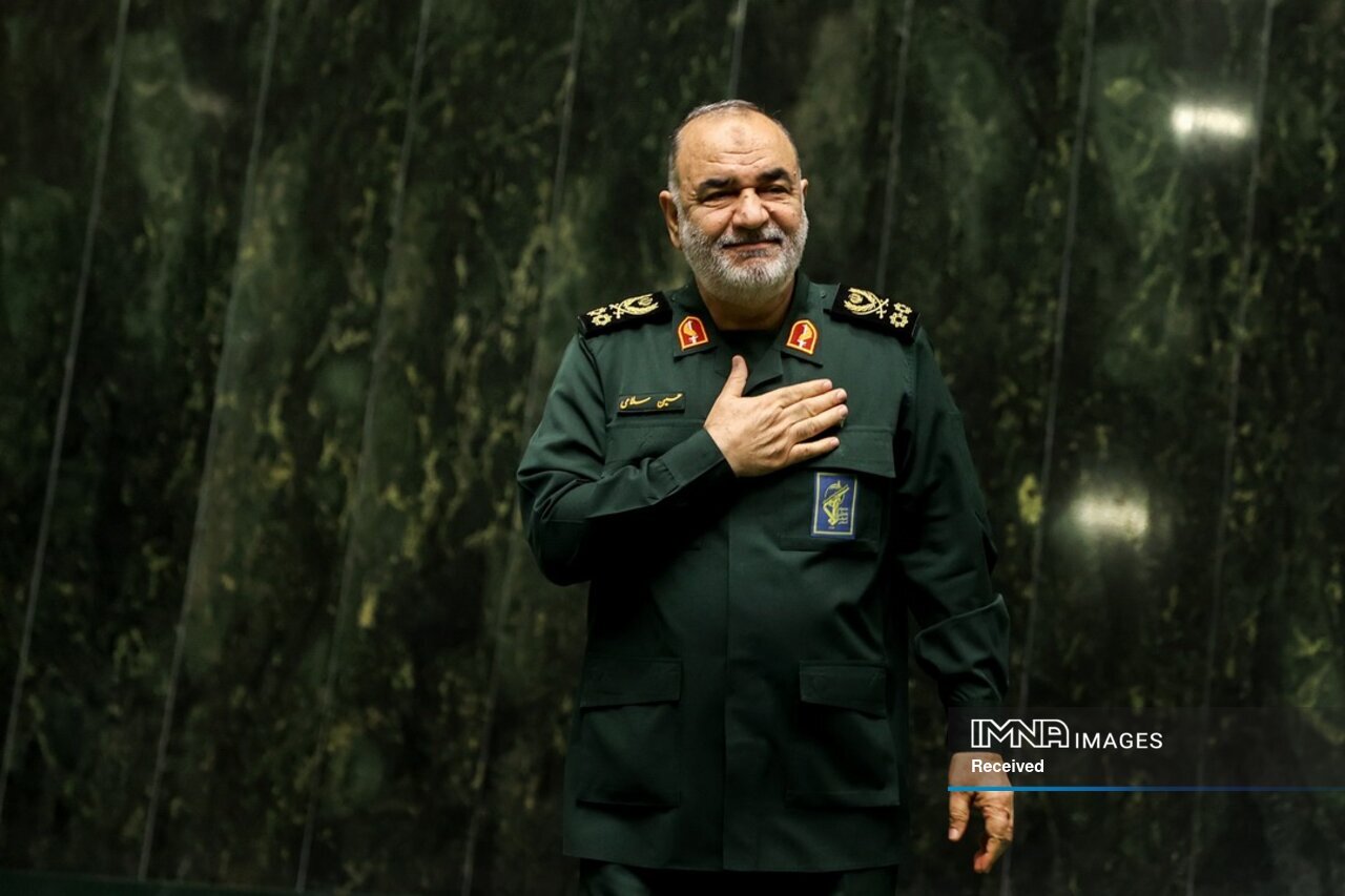 فیلم | دعای  سردار حسین سلامی در رزمایش ۲۰ هزار نفری پیامبر اعظم (ص) ۱۹ استان مرکزی