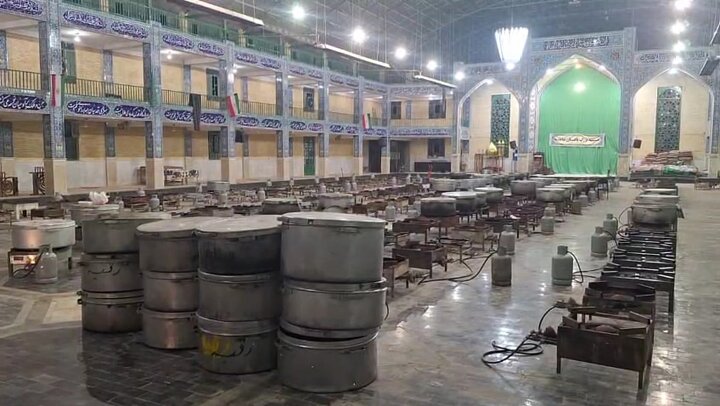 فیلم| اطعام علوی و پخت ۳۱۳ دیگ غذا در شهر شاهدیه یزد