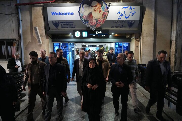 افزایش ظرفیت قطارها در مسیرهای پرتردد / بازدید سرزده وزیر راه از ایستگاه راه‌آهن تهران