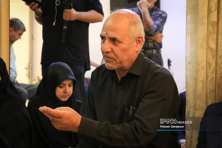 حضور شهردار و اعضای شورای شهر اصفهان در منزل پدری «شهید مهدی ربانی»