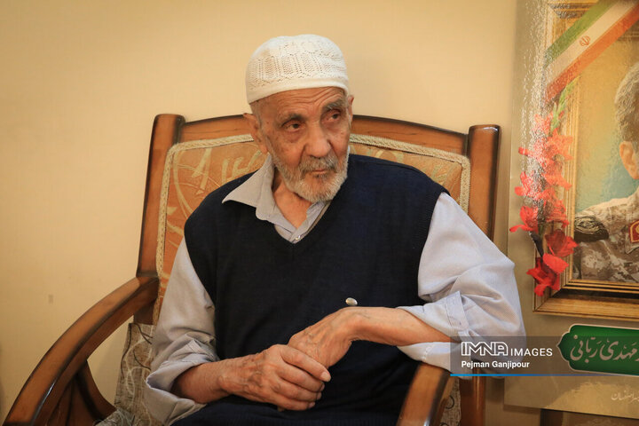 حضور شهردار و اعضای شورای شهر اصفهان در منزل پدری «شهید مهدی ربانی»