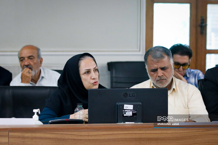 نشست جمعی از پیشکسوتان، ضابطین و دبیران احزاب و تشکل‌های سیاسی استان با استاندار اصفهان