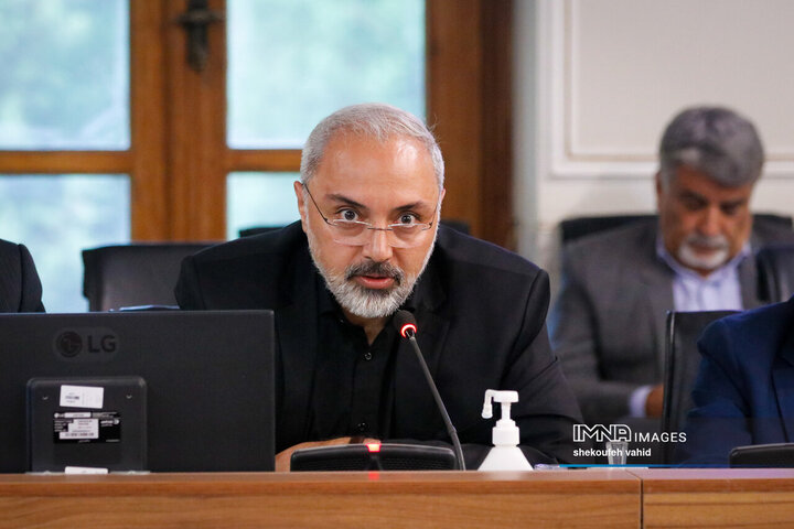 نشست جمعی از پیشکسوتان، ضابطین و دبیران احزاب و تشکل‌های سیاسی استان با استاندار اصفهان