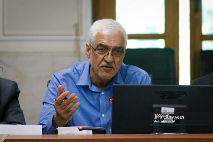 نشست جمعی از پیشکسوتان، ضابطین و دبیران احزاب و تشکل‌های سیاسی استان با استاندار اصفهان