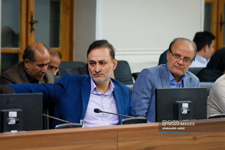 نشست جمعی از پیشکسوتان، ضابطین و دبیران احزاب و تشکل‌های سیاسی استان با استاندار اصفهان