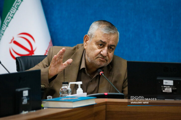 نشست جمعی از پیشکسوتان، ضابطین و دبیران احزاب و تشکل‌های سیاسی استان با استاندار اصفهان