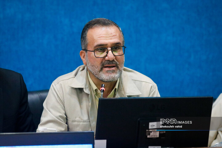 نشست جمعی از پیشکسوتان، ضابطین و دبیران احزاب و تشکل‌های سیاسی استان با استاندار اصفهان