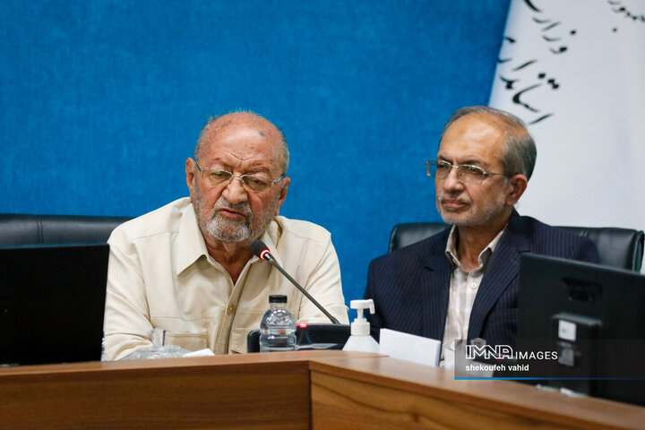 نشست جمعی از پیشکسوتان، ضابطین و دبیران احزاب و تشکل‌های سیاسی استان با استاندار اصفهان