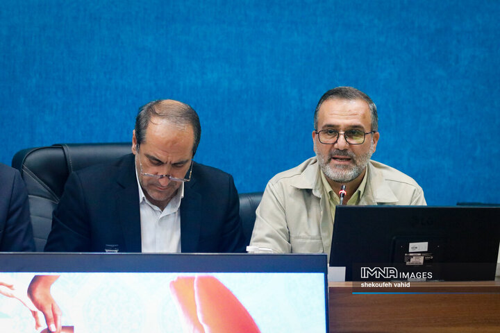 نشست جمعی از پیشکسوتان، ضابطین و دبیران احزاب و تشکل‌های سیاسی استان با استاندار اصفهان