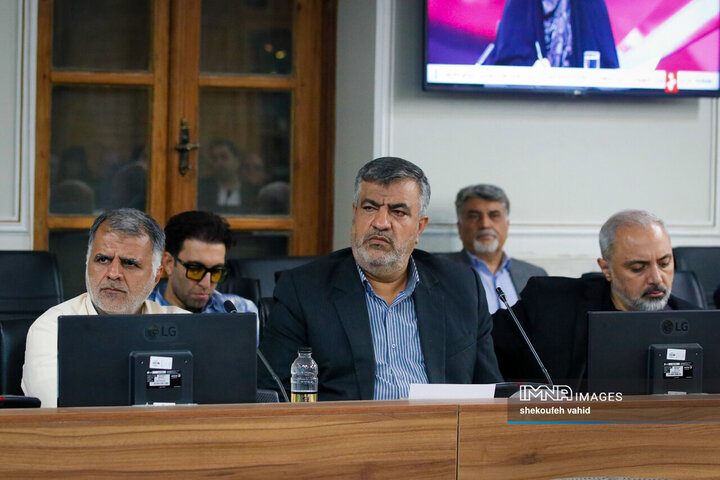 نشست جمعی از پیشکسوتان، ضابطین و دبیران احزاب و تشکل‌های سیاسی استان با استاندار اصفهان