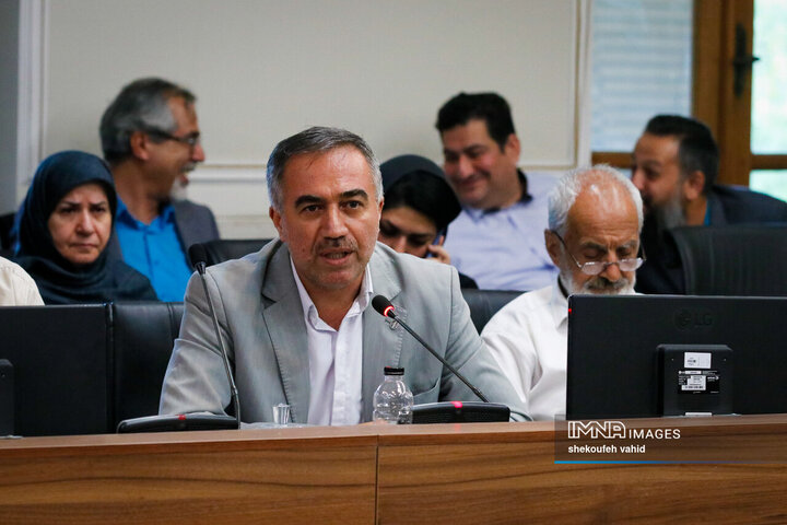 نشست جمعی از پیشکسوتان، ضابطین و دبیران احزاب و تشکل‌های سیاسی استان با استاندار اصفهان