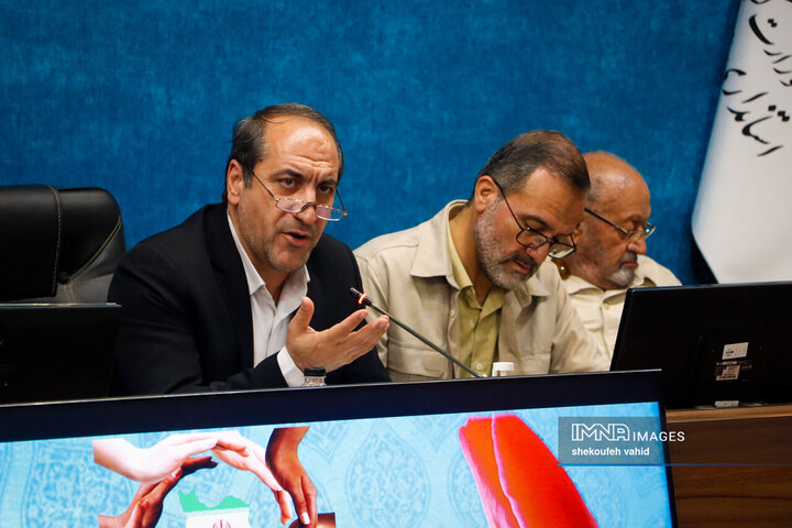 نشست جمعی از پیشکسوتان، ضابطین و دبیران احزاب و تشکل‌های سیاسی استان با استاندار اصفهان